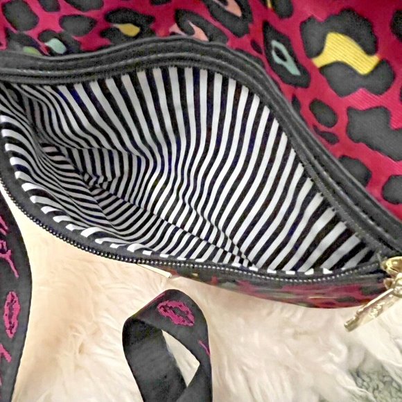 BETSY JOHNSON HOT PINK FUSCHIA LEOPARD CHEETAH ANIMAL PRINT NYLON CROSSBODY BAG - Picture 5 of 11